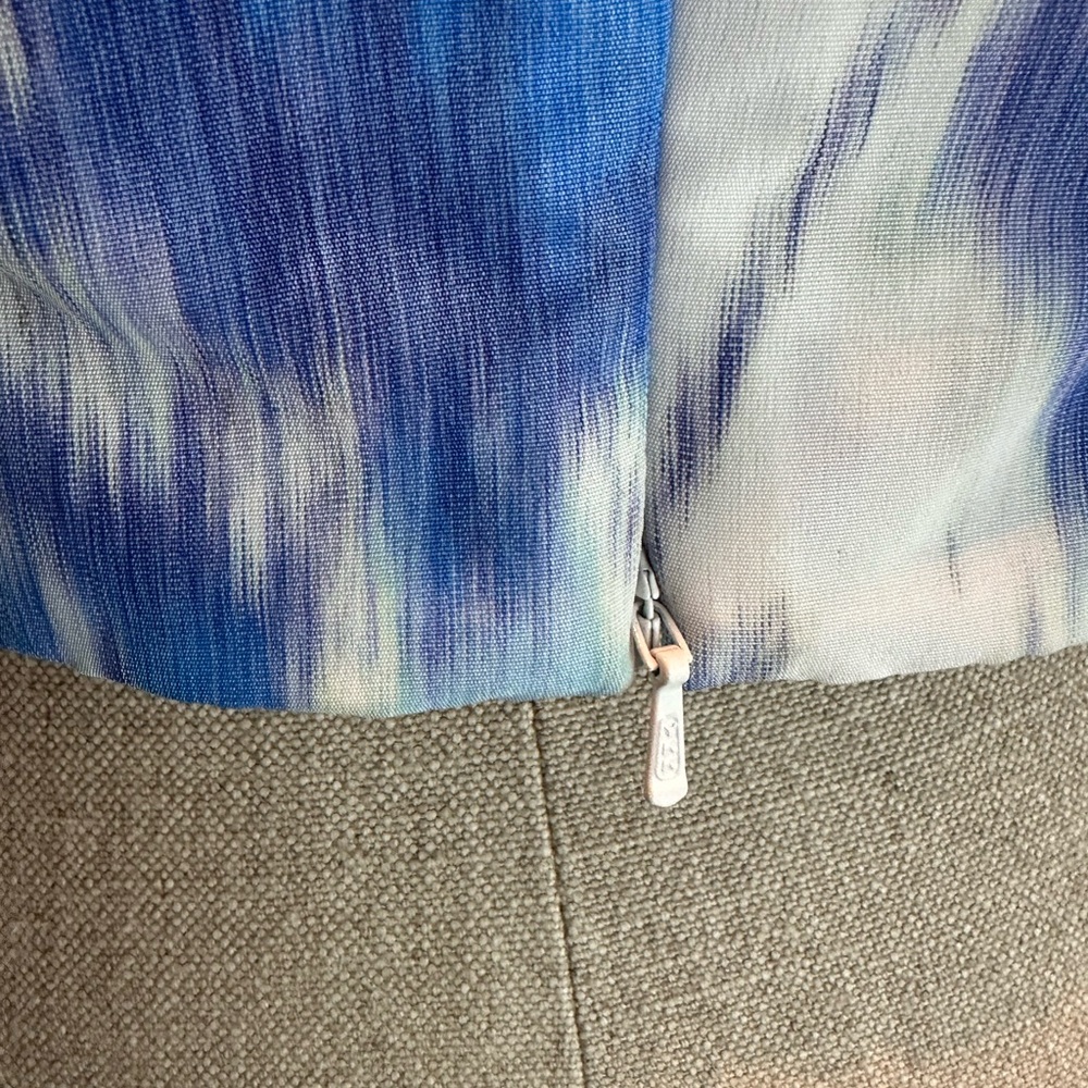 LELA ROSE 
Ruffled Abstract-Print Crepe De Chine Crop Top - Picture 4 of 7